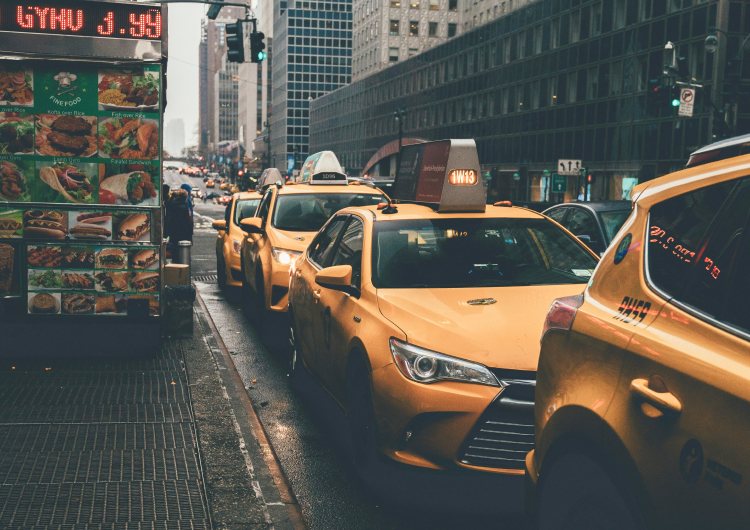 Taxis con lluvia en Nueva York