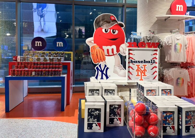 Merchandising de equipos de Nueva York en la tienda M&Ms